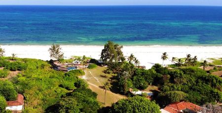 Salty’s Kitesurf Village