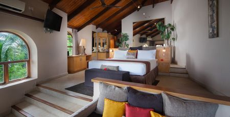 Coco de Mer & Black Parrot Suites