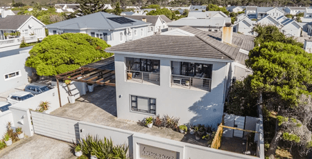 Hermanus Cliff Path Lodge