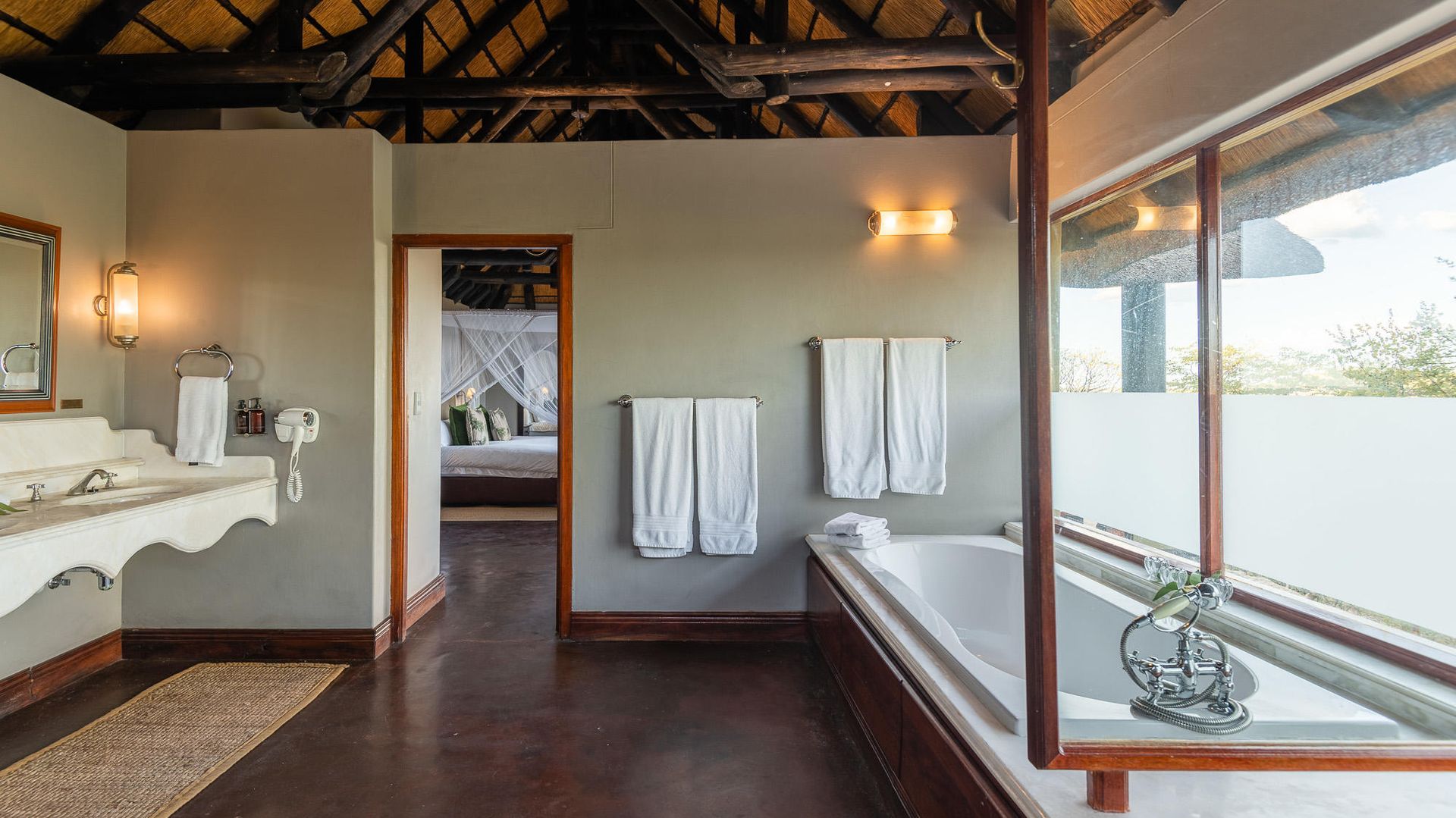 Epacha Game Lodge » Namibië » Matoke Tours