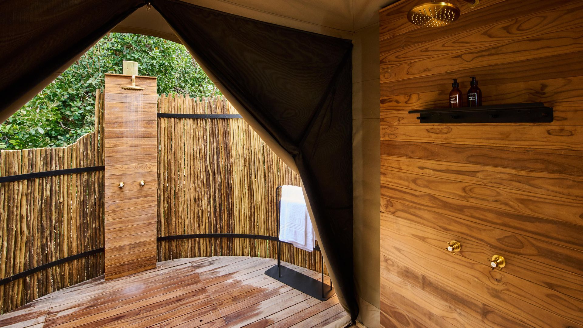 Xugana Island Lodge » Botswana » Matoke Tours