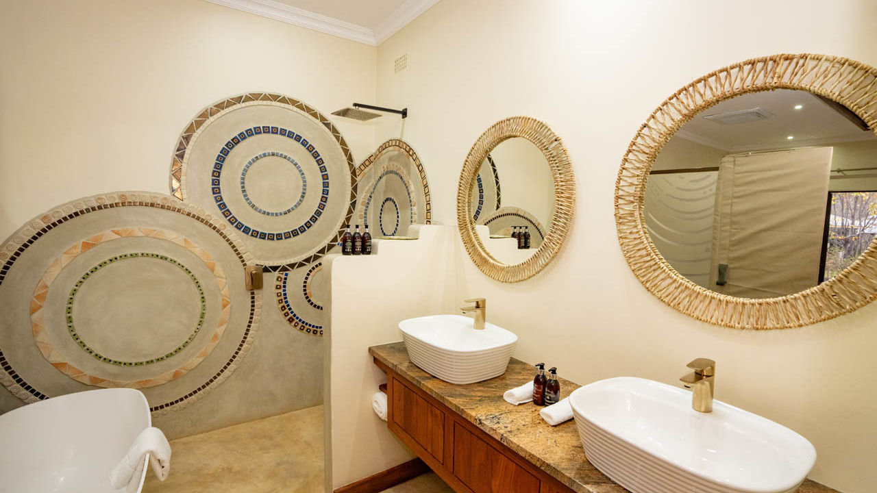 Insika Lodge » Zimbabwe » Matoke Tours