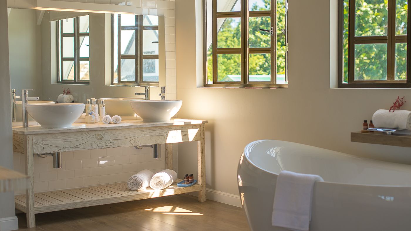 Le Nautique Luxury Waterfront Hotel » Matoke