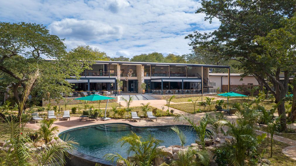 Waterfalls Lodge » Zimbabwe » Matoke Tours