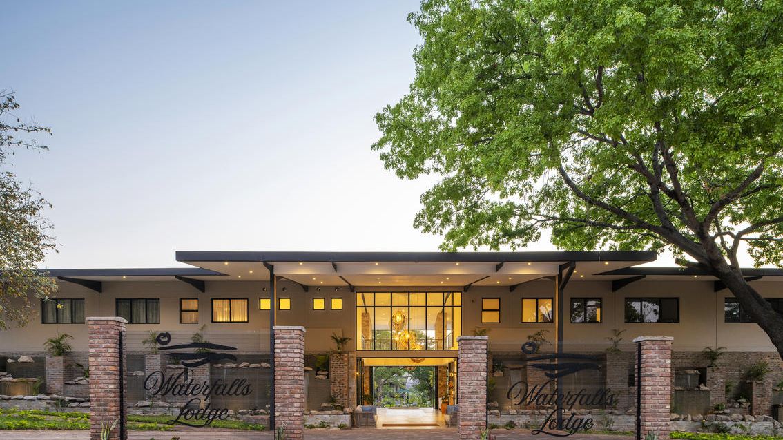 Waterfalls Lodge » Zimbabwe » Matoke Tours