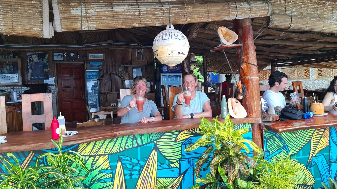 Michele en Marielle van Matoke Tours op studiereis naar de Seychellen
