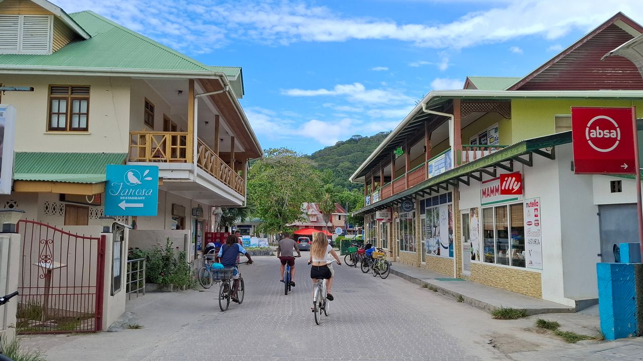 Michele en Marielle van Matoke Tours op studiereis naar de Seychellen