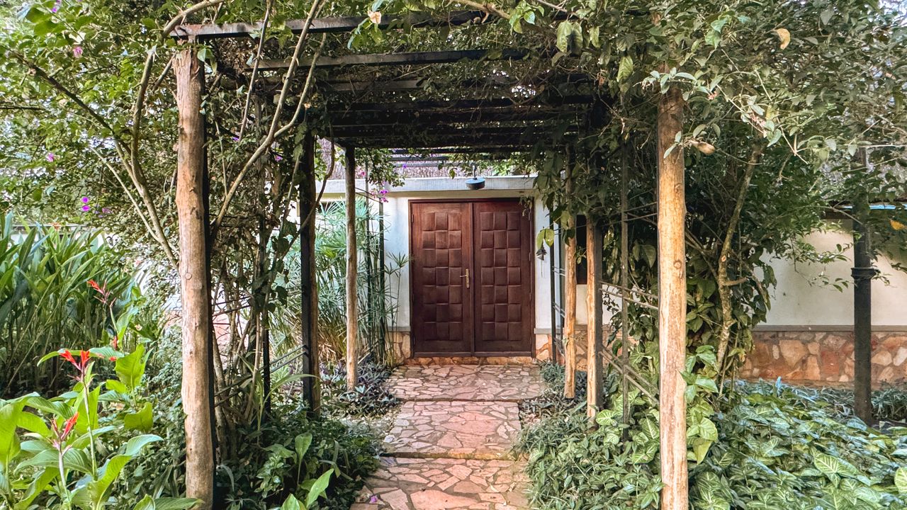 Reisspecialist Celia van Matoke Tours op studiereis door noordoost Oeganda