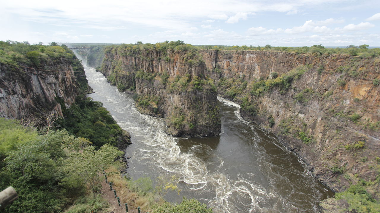 Victoria Falls Zimbabwe of Victoria Falls Zambia?